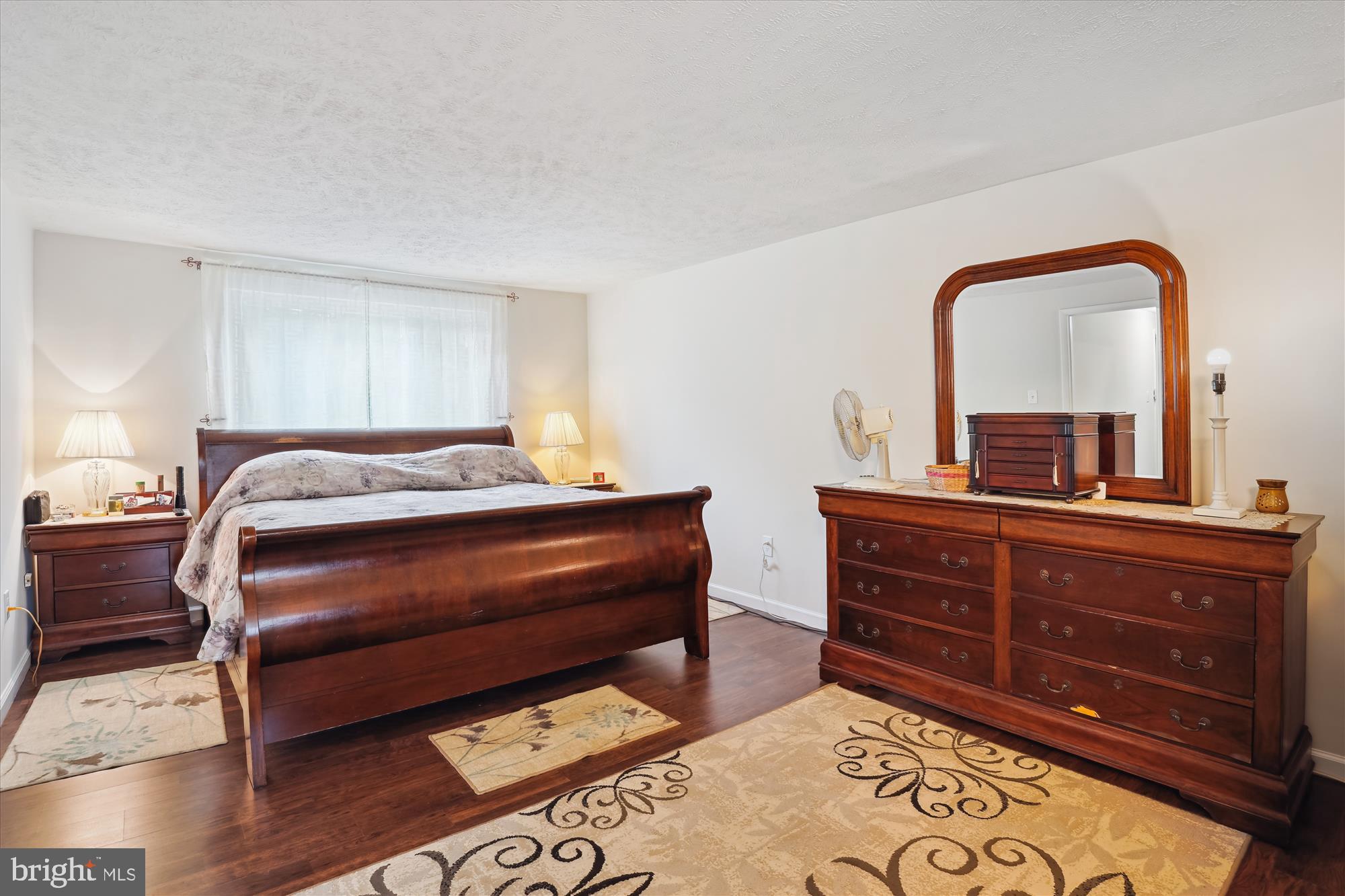 QUINCE ORCHARD MANOR - Residential