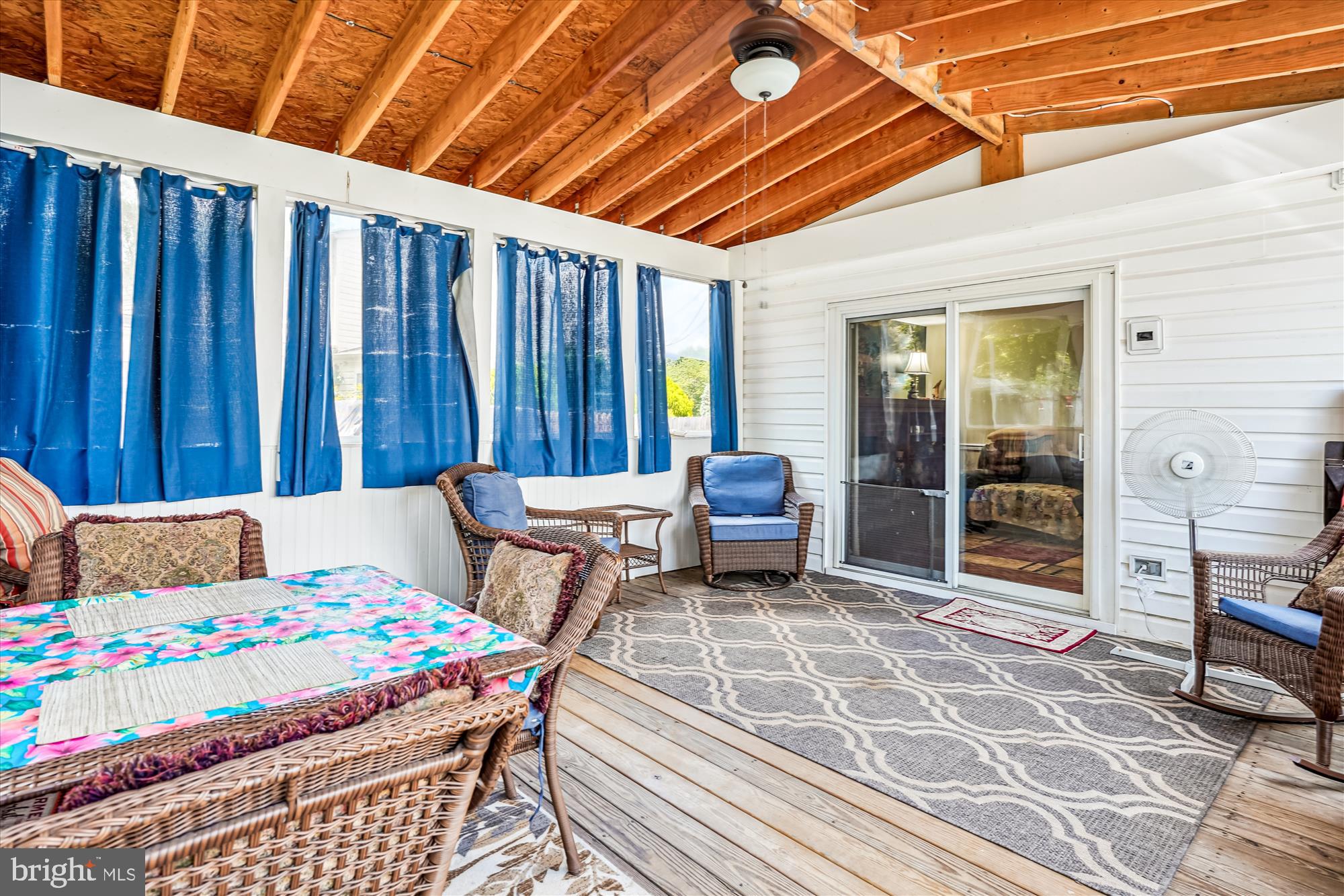 QUINCE ORCHARD MANOR - Residential