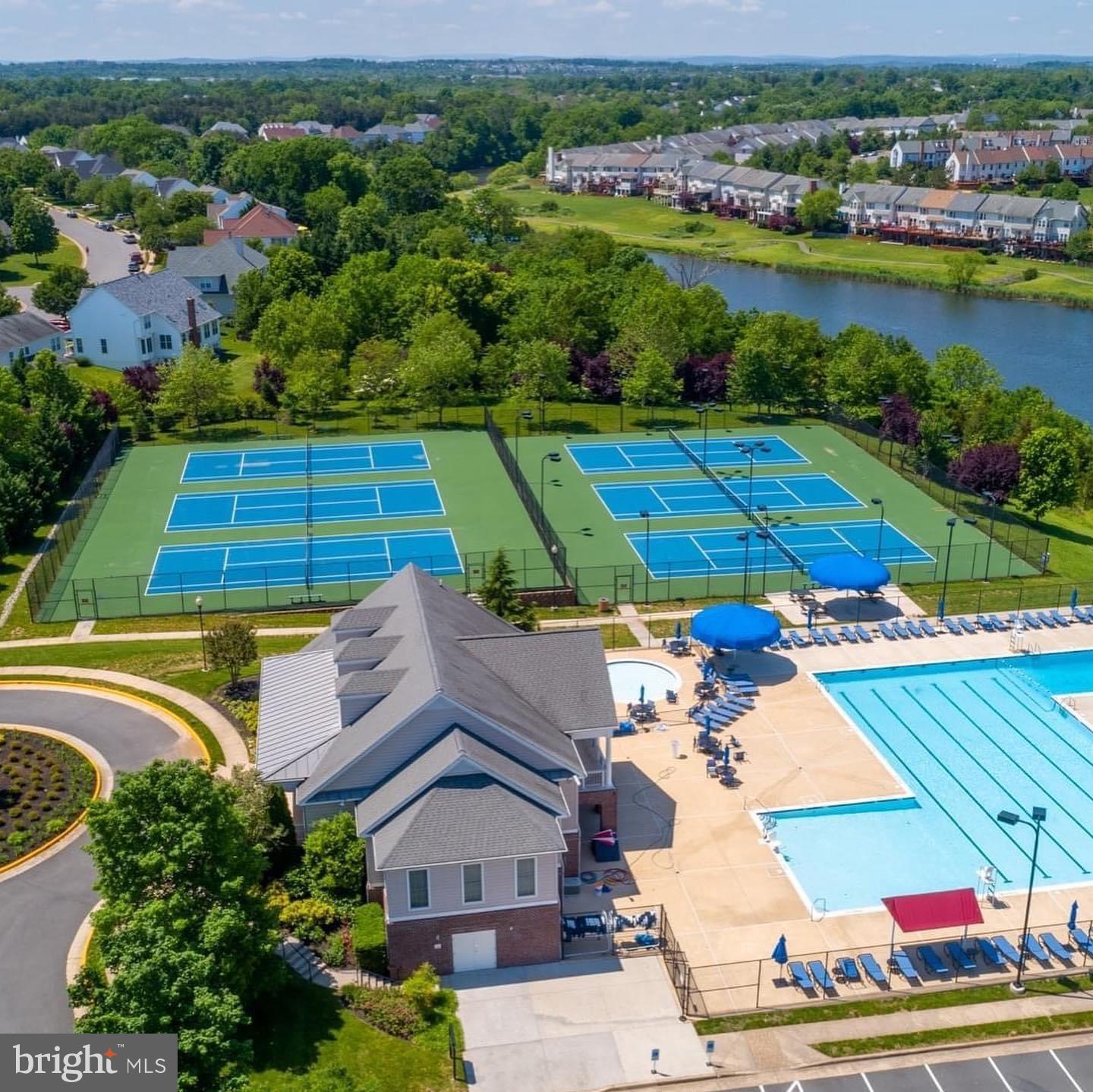 ASHBURN VILLAGE - Residential Lease