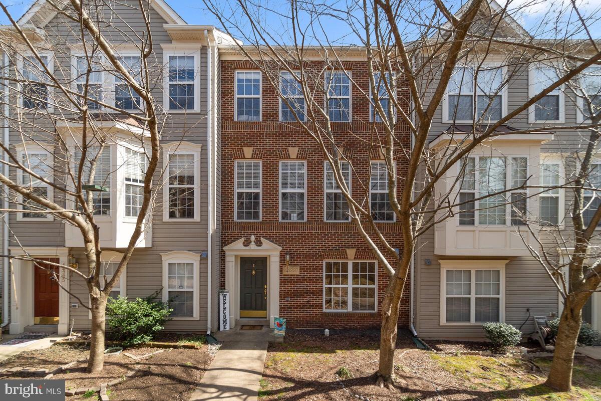 ASHBURN VILLAGE - Residential Lease