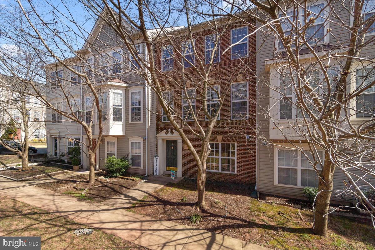 ASHBURN VILLAGE - Residential Lease