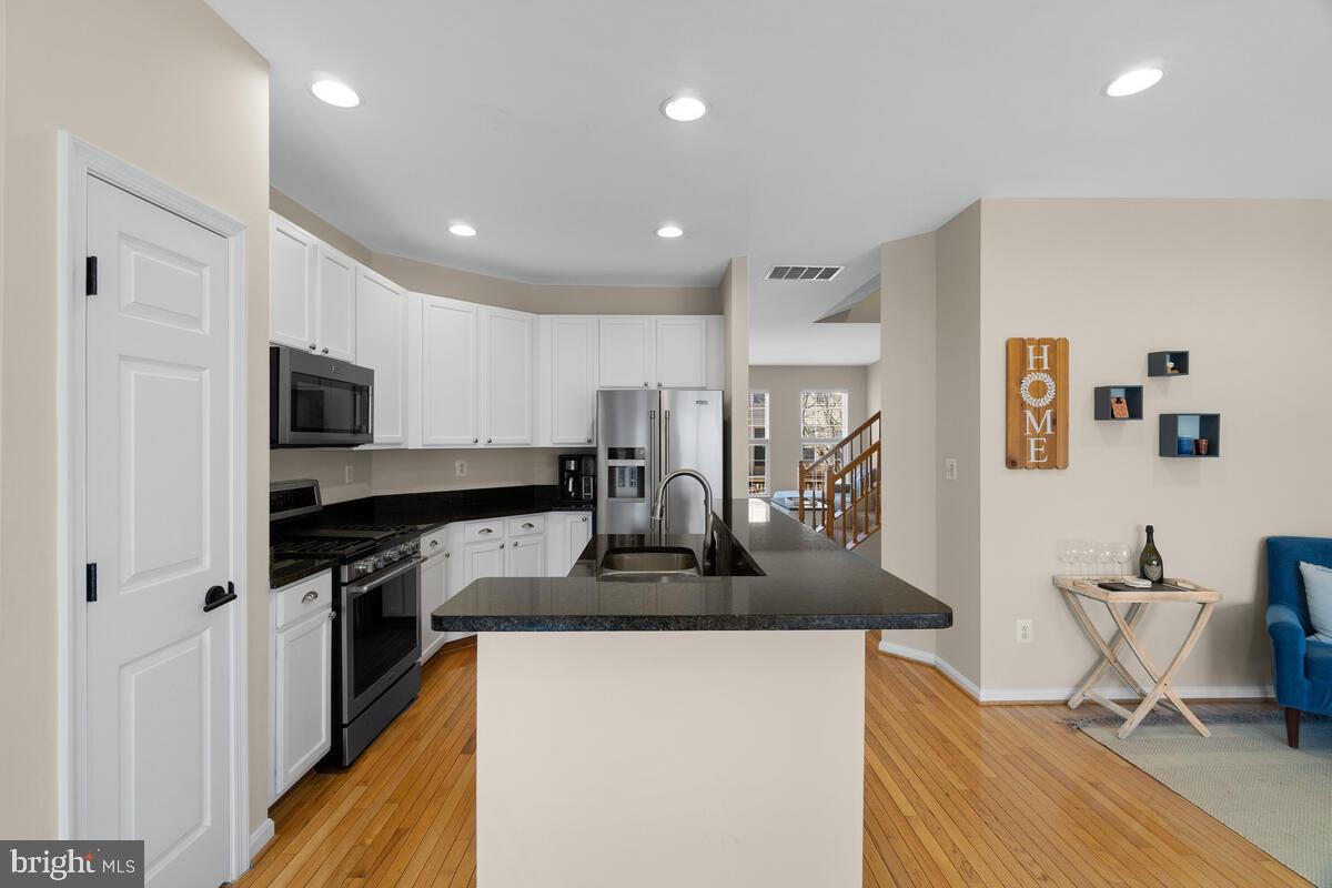 ASHBURN VILLAGE - Residential Lease