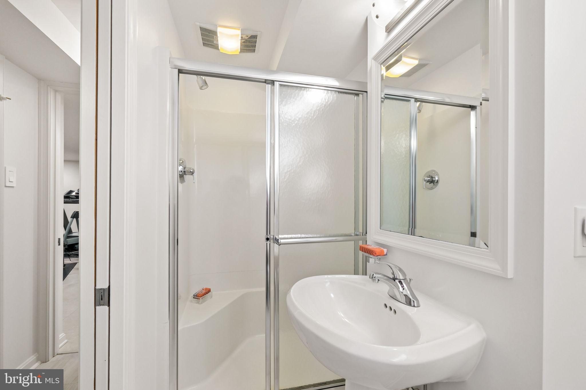 ROBERTS GLEN - Residential