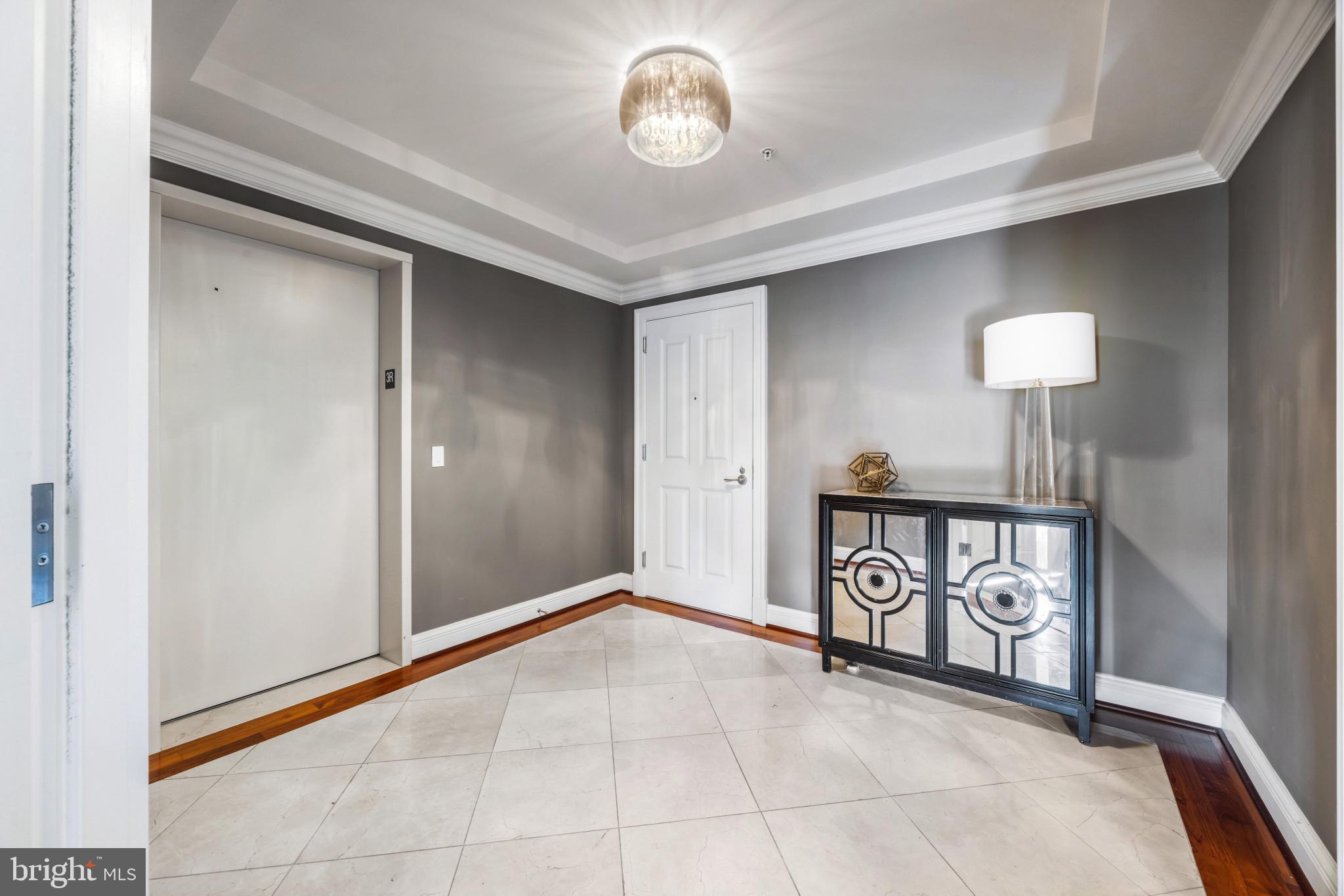 THE RITZ-CARLTON RESIDENCES - Residential