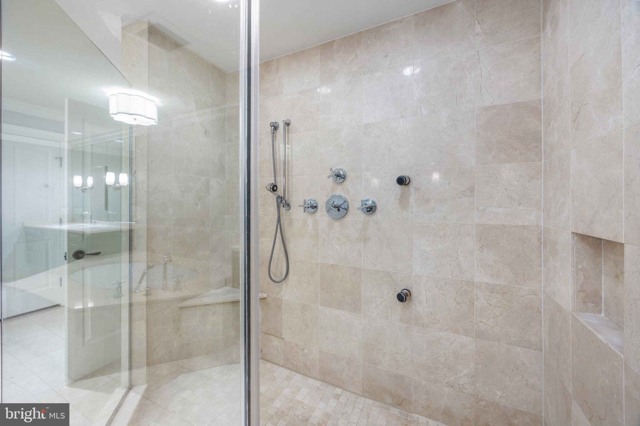 THE RITZ-CARLTON RESIDENCES - Residential