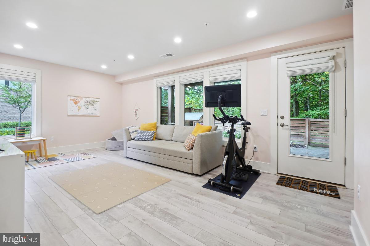 GROSVENOR HEIGHTS - Residential