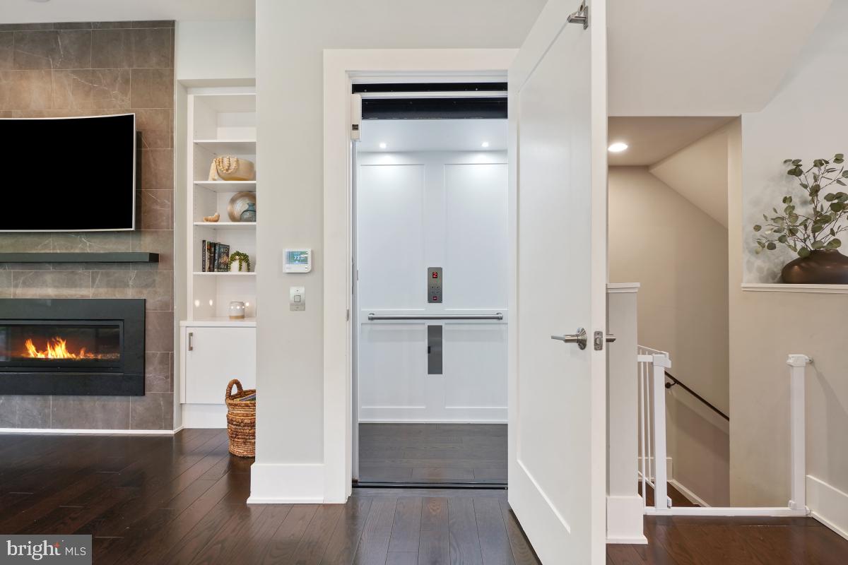 GROSVENOR HEIGHTS - Residential