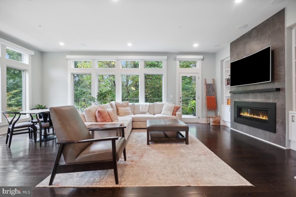 GROSVENOR HEIGHTS - Residential