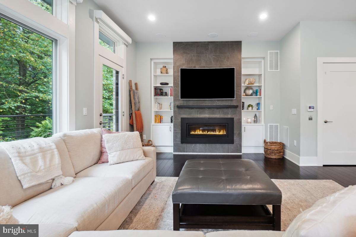 GROSVENOR HEIGHTS - Residential