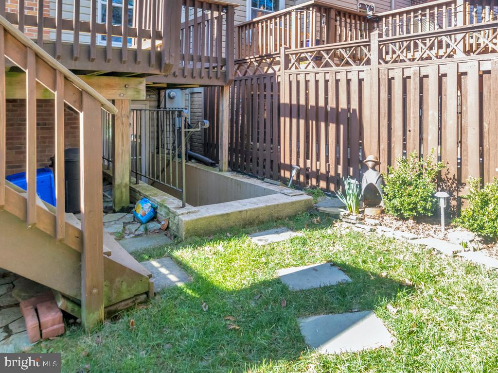 MANCHESTER LAKES - Residential Lease