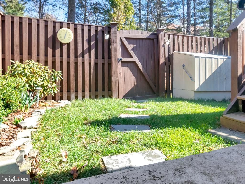 MANCHESTER LAKES - Residential Lease