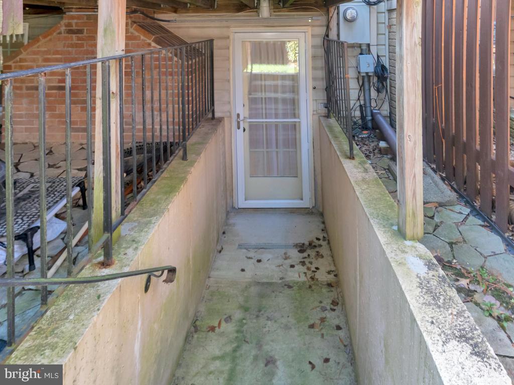 MANCHESTER LAKES - Residential Lease