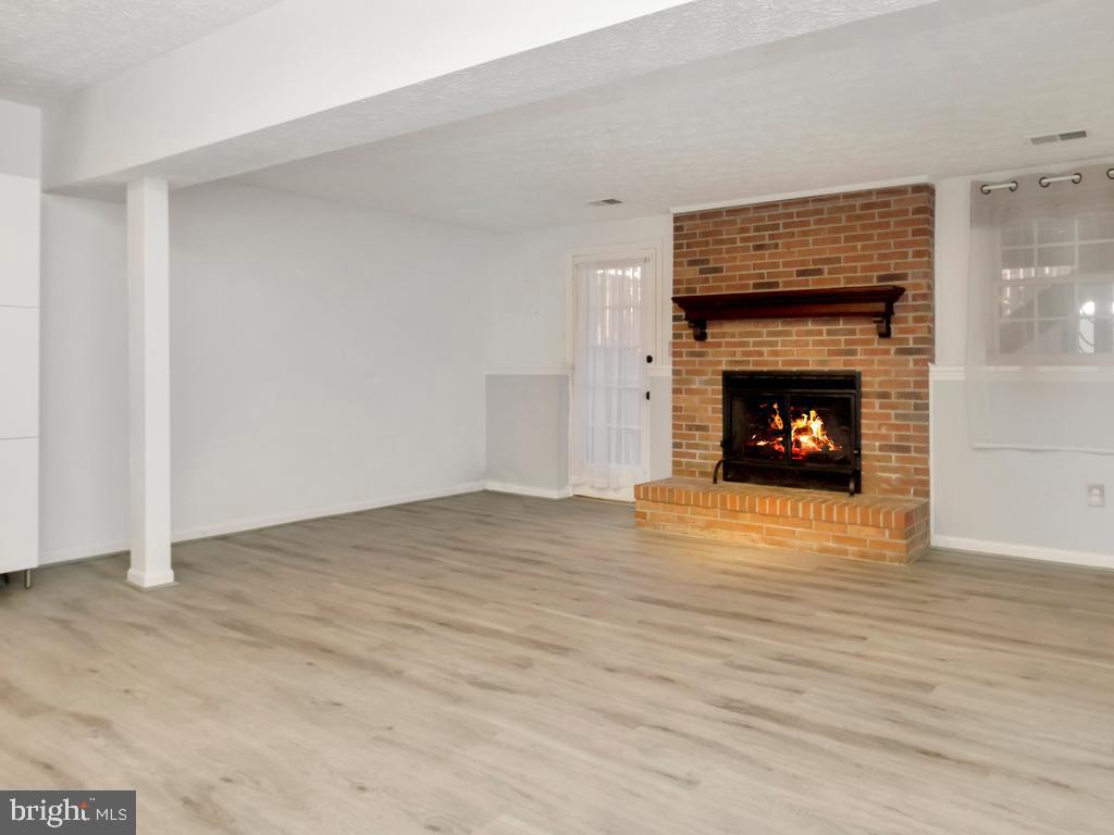 MANCHESTER LAKES - Residential Lease