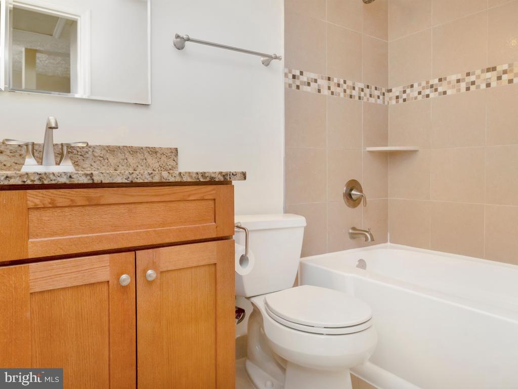 MANCHESTER LAKES - Residential Lease