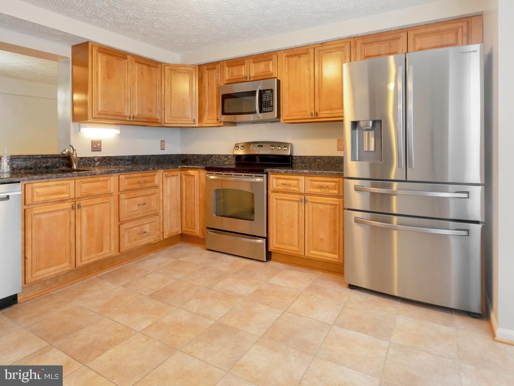 MANCHESTER LAKES - Residential Lease