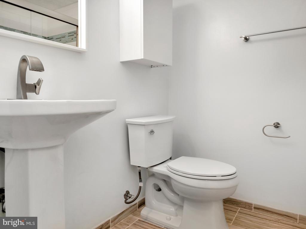 MANCHESTER LAKES - Residential Lease