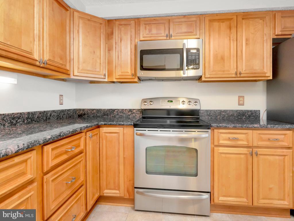 MANCHESTER LAKES - Residential Lease