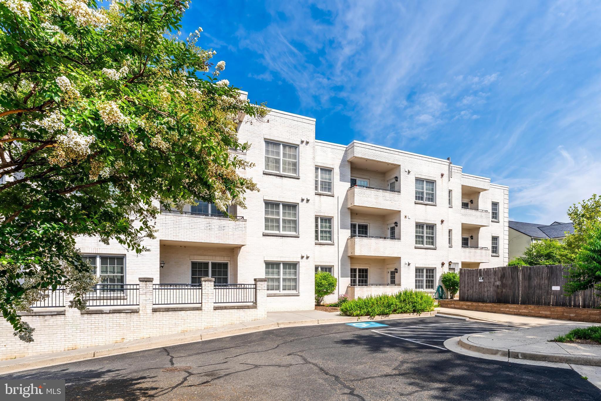 GATEHOUSE CONDOMINIUM - Residential