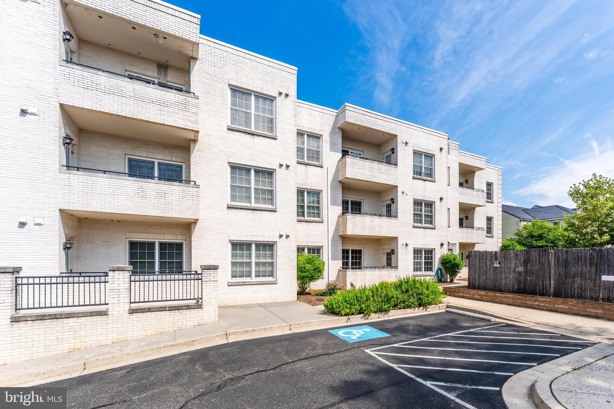 GATEHOUSE CONDOMINIUM - Residential