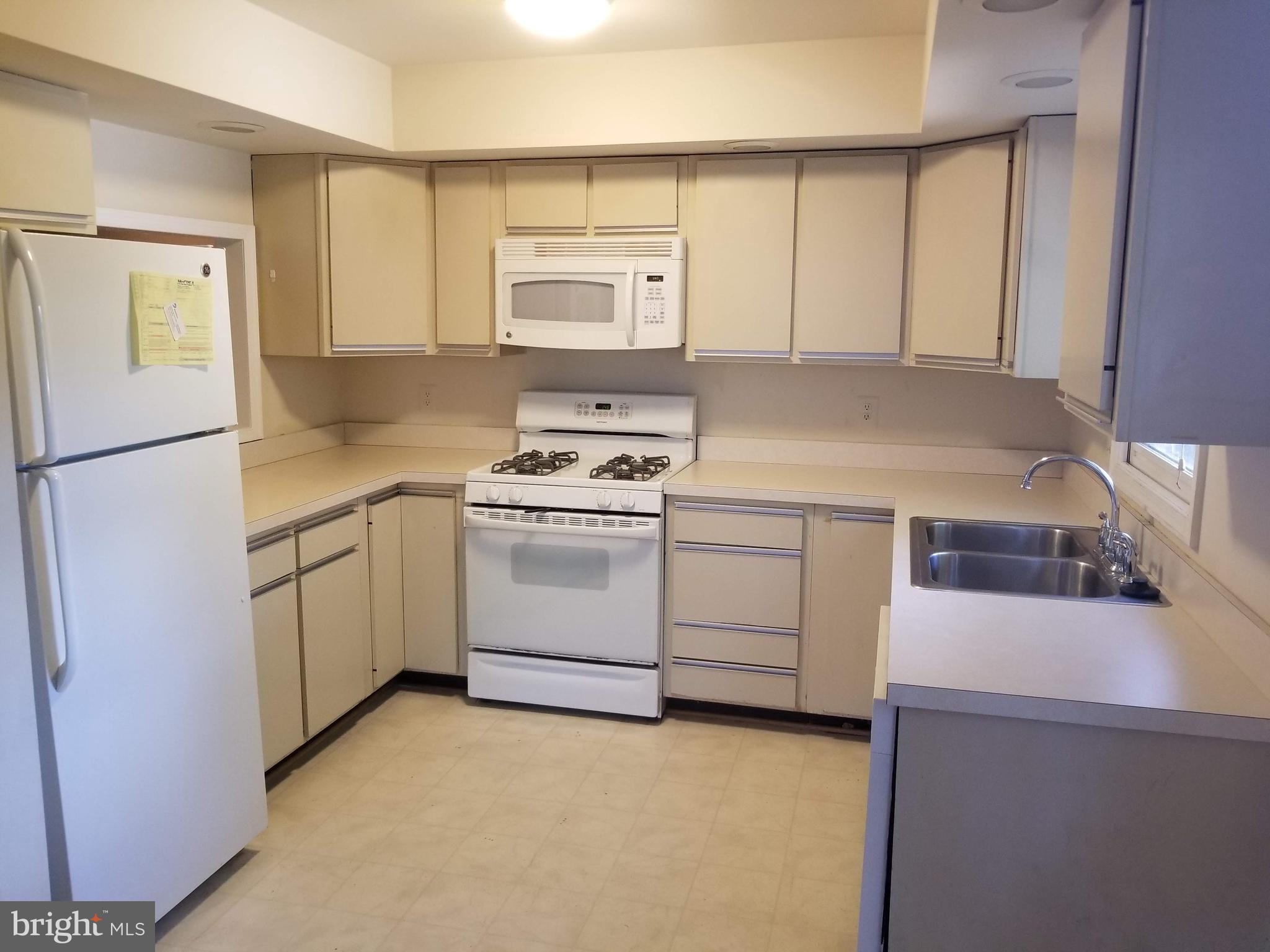 DOUGLAS ESTATES - Residential Lease