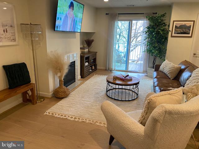 ADMIRAL REACH AT HARBOUR GATES - Residential Lease