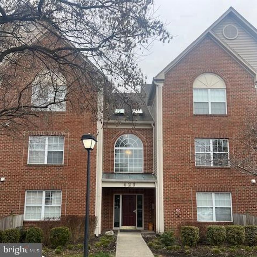 Beautiful and spacious Two Bedroom and Two Bathroom Condo in the desirable Admirals Reach Development! Kitchen has stainless steel appliances, granite countertops and beautiful white subway tile.  The Primary bedroom is grand with a custom walk in closet.  Enjoy your morning coffee or evening cocktail on the balcony with plenty of privacy.  Community Pool, Clubhouse, Exercise Room, Tennis Courts!  Convenient to downtown Annapolis, Baltimore, DC, shopping and more!   This condo will not be on the market long.  Must apply through the  Rentspree link.