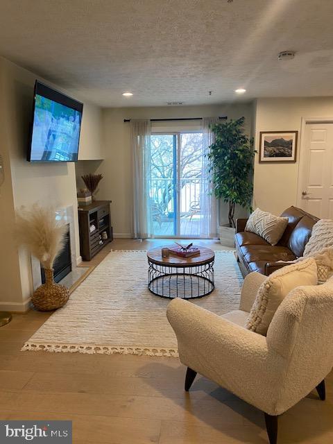 ADMIRAL REACH AT HARBOUR GATES - Residential Lease