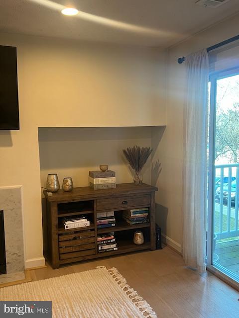 ADMIRAL REACH AT HARBOUR GATES - Residential Lease