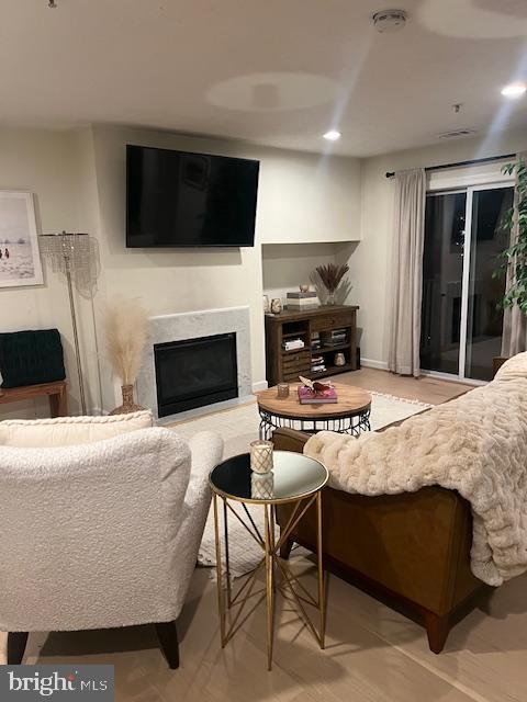 ADMIRAL REACH AT HARBOUR GATES - Residential Lease