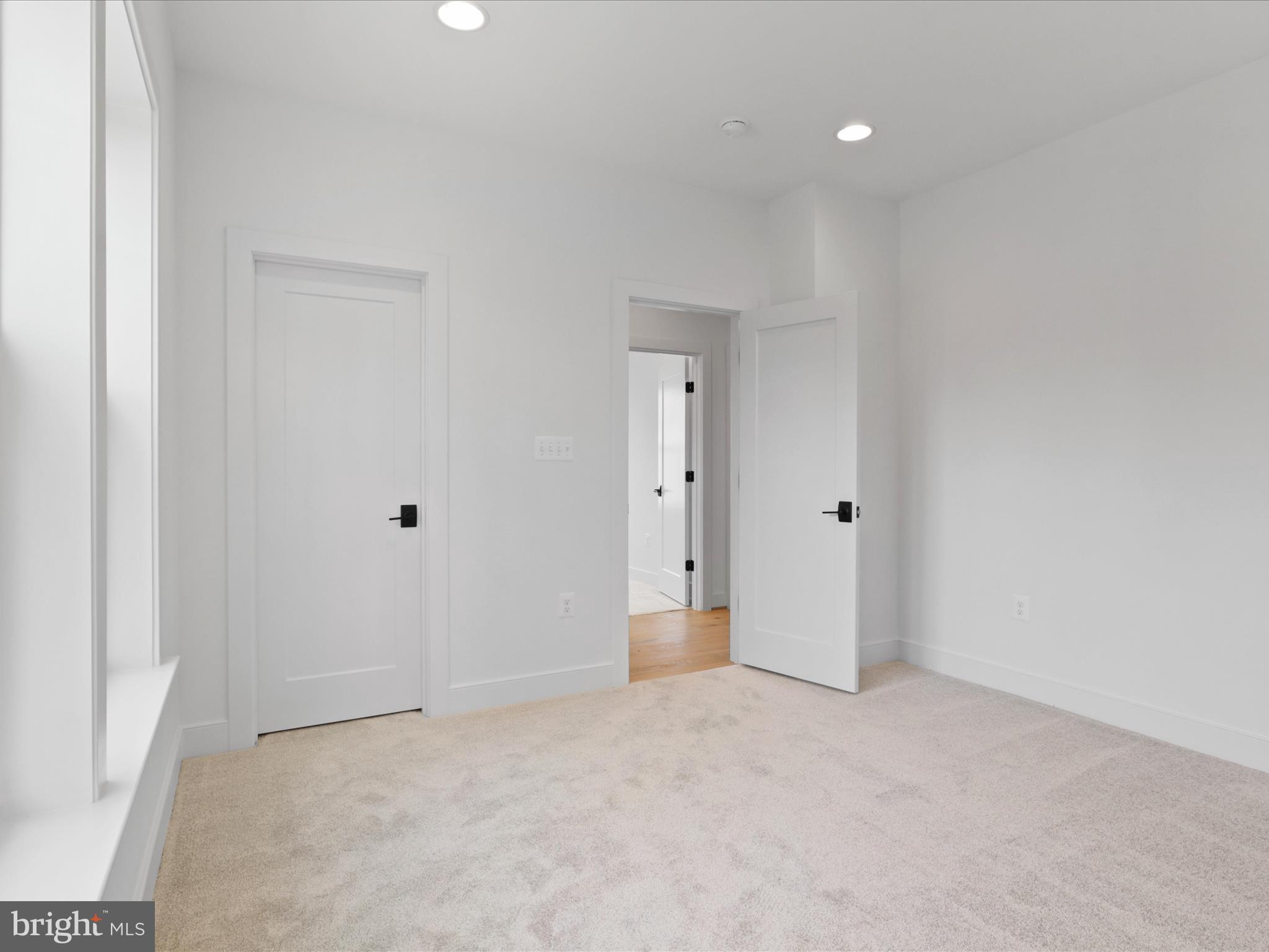 VIENNA WOODS - Residential