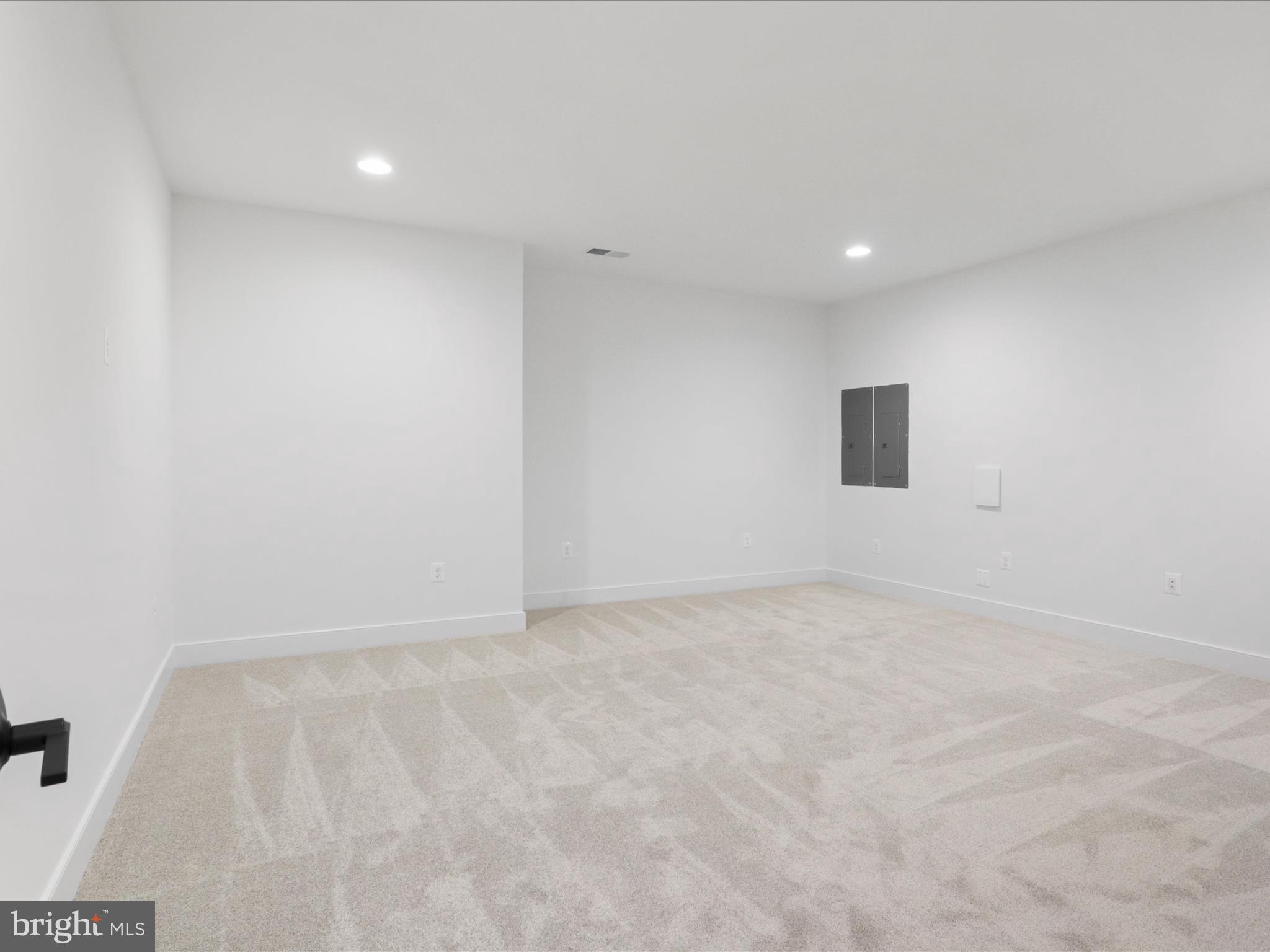 VIENNA WOODS - Residential