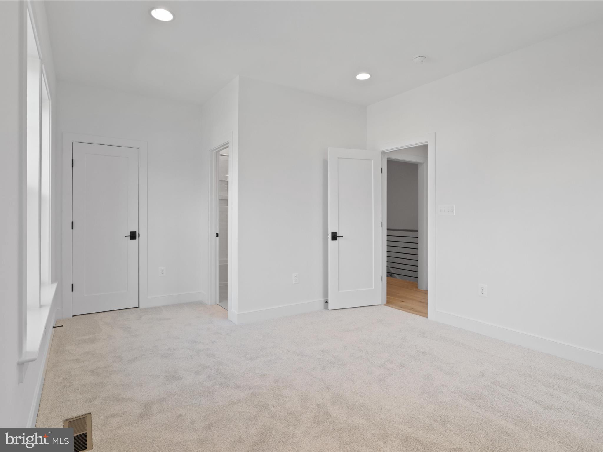 VIENNA WOODS - Residential