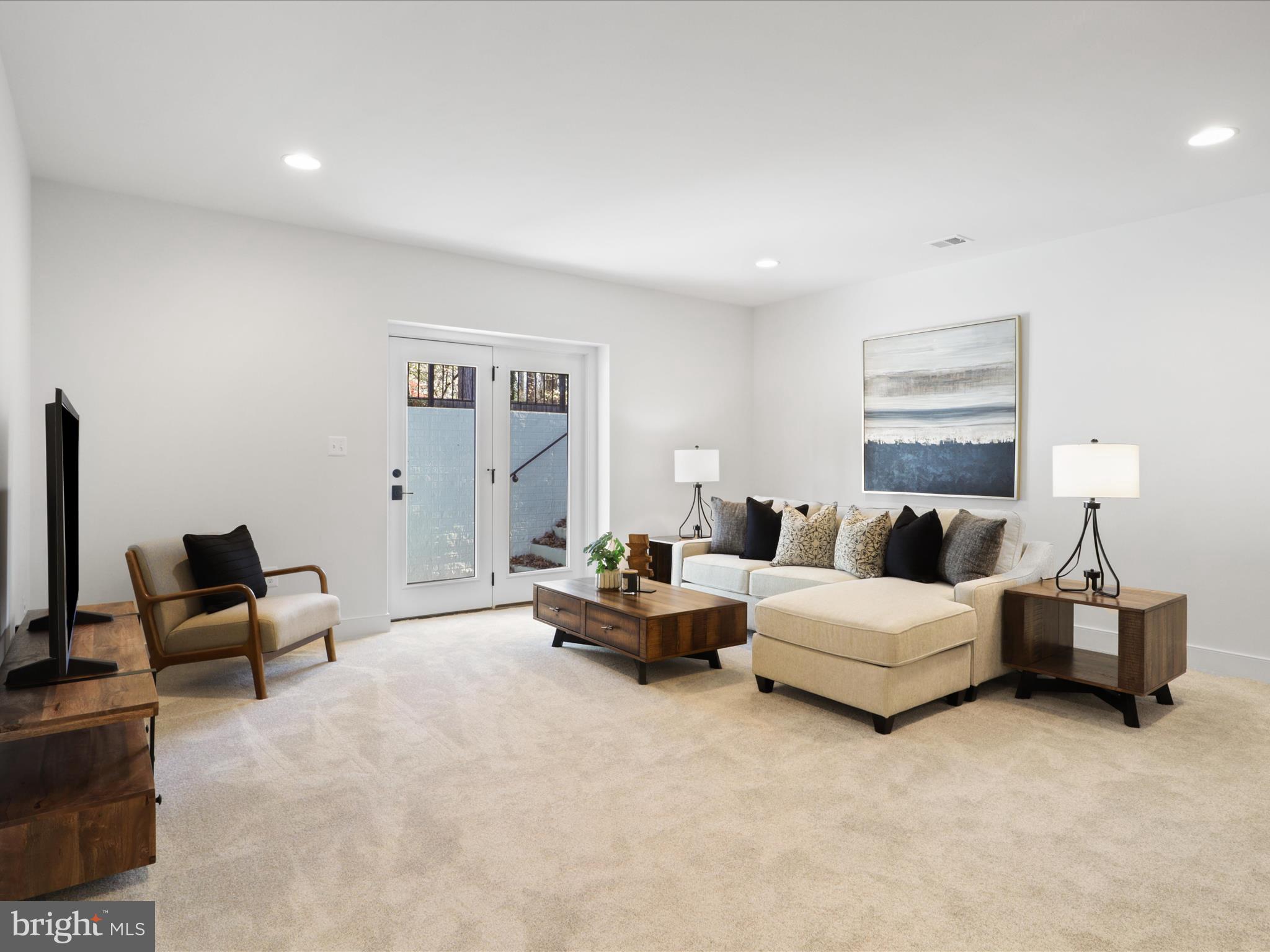 VIENNA WOODS - Residential