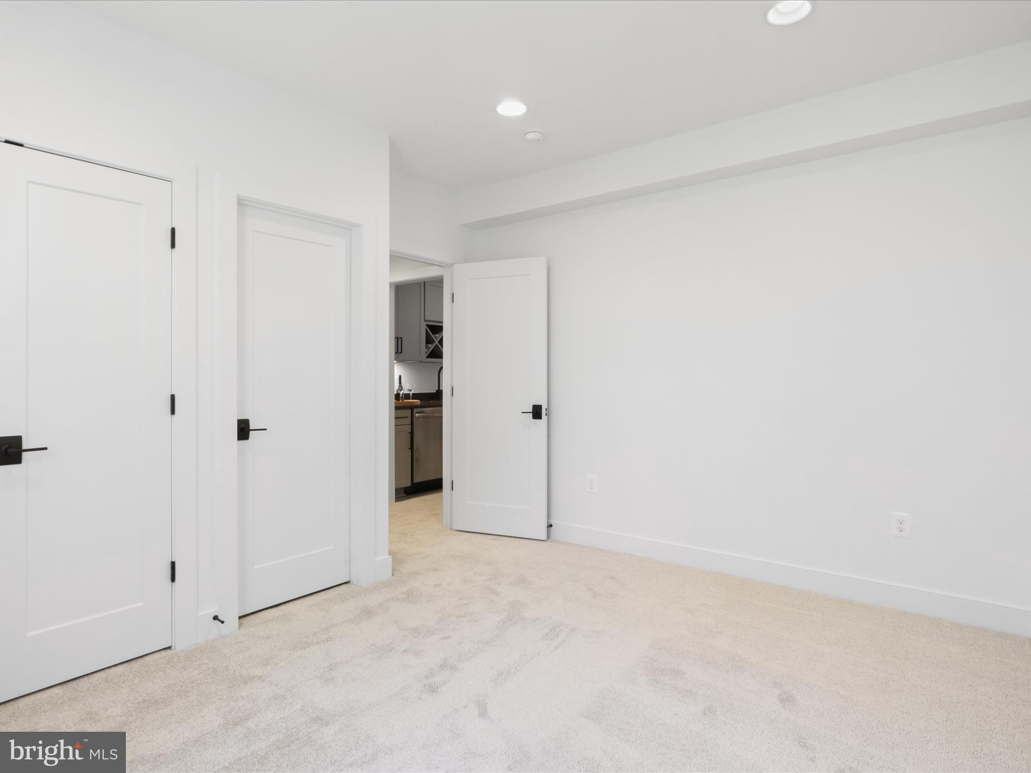 VIENNA WOODS - Residential