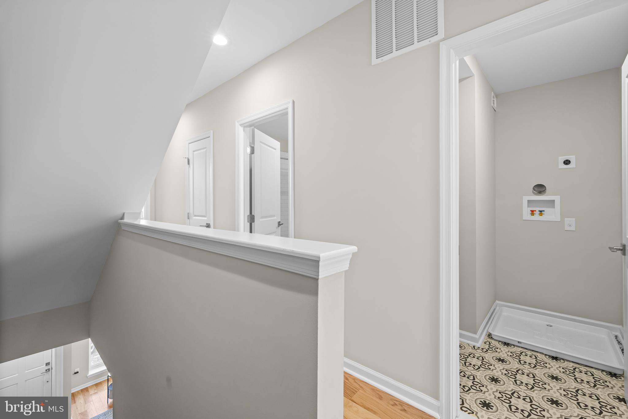JOHNSTON SQUARE - Residential