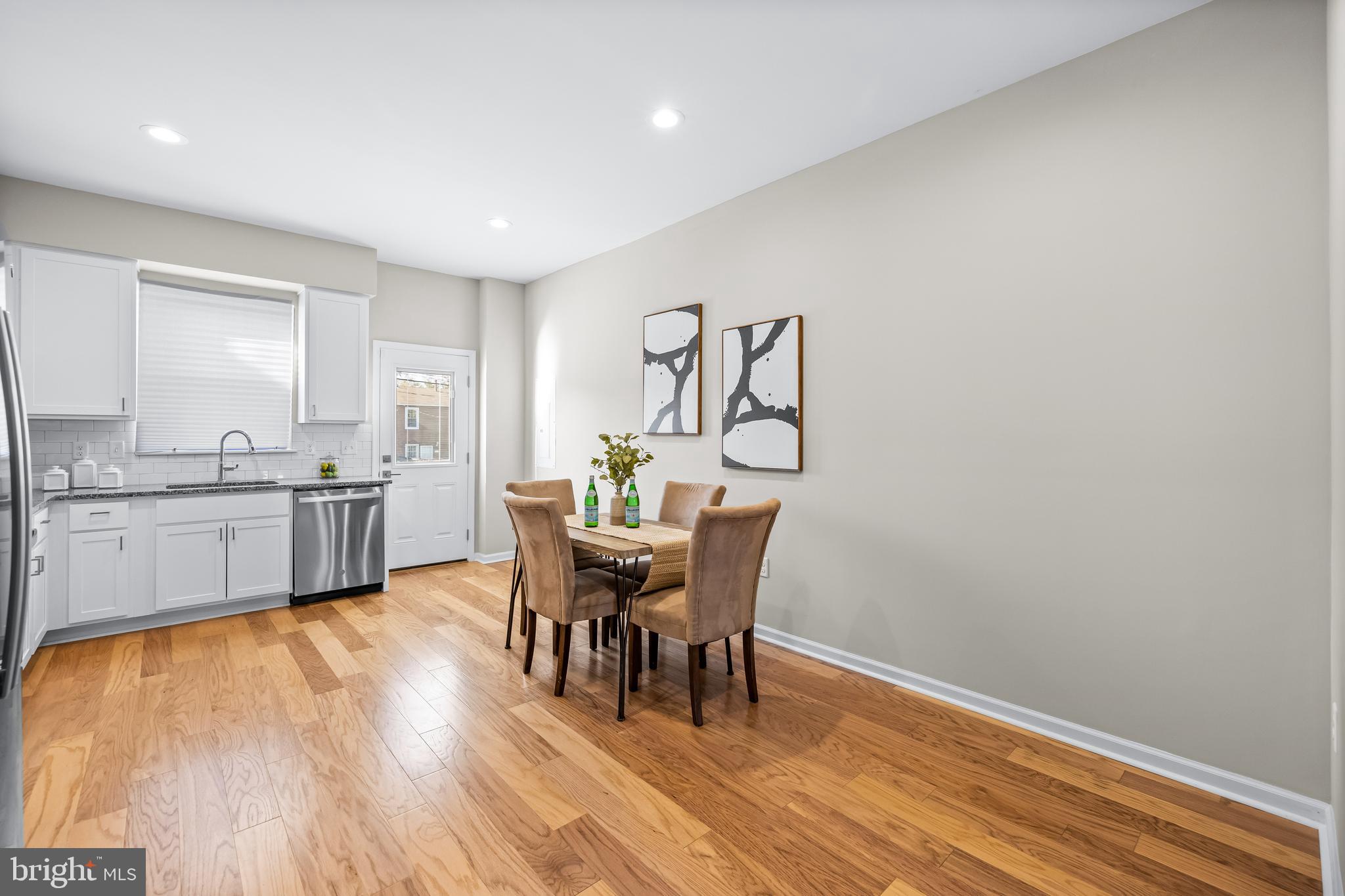 JOHNSTON SQUARE - Residential