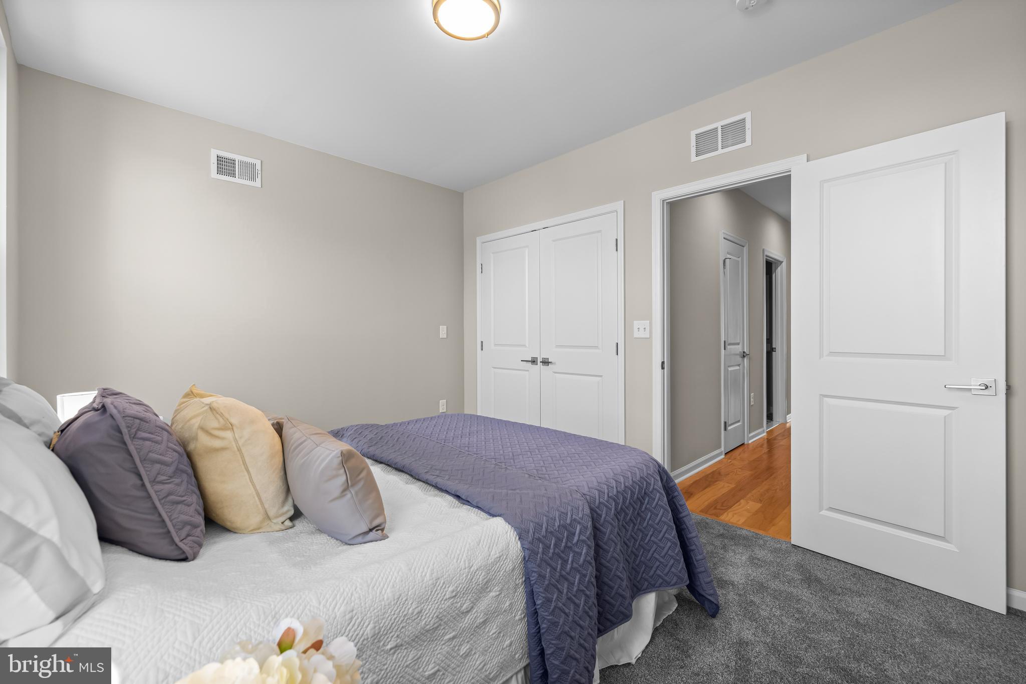 JOHNSTON SQUARE - Residential