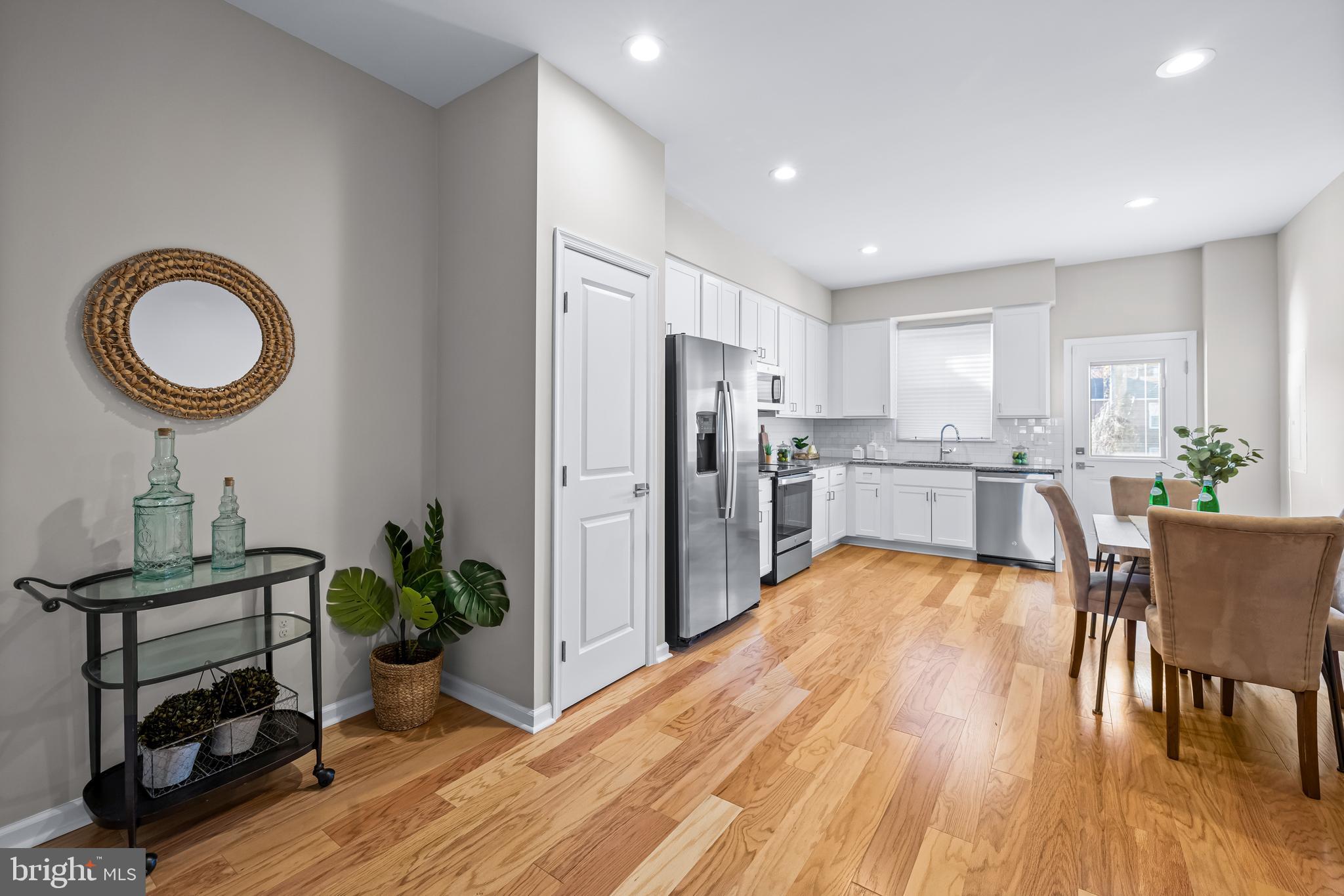 JOHNSTON SQUARE - Residential