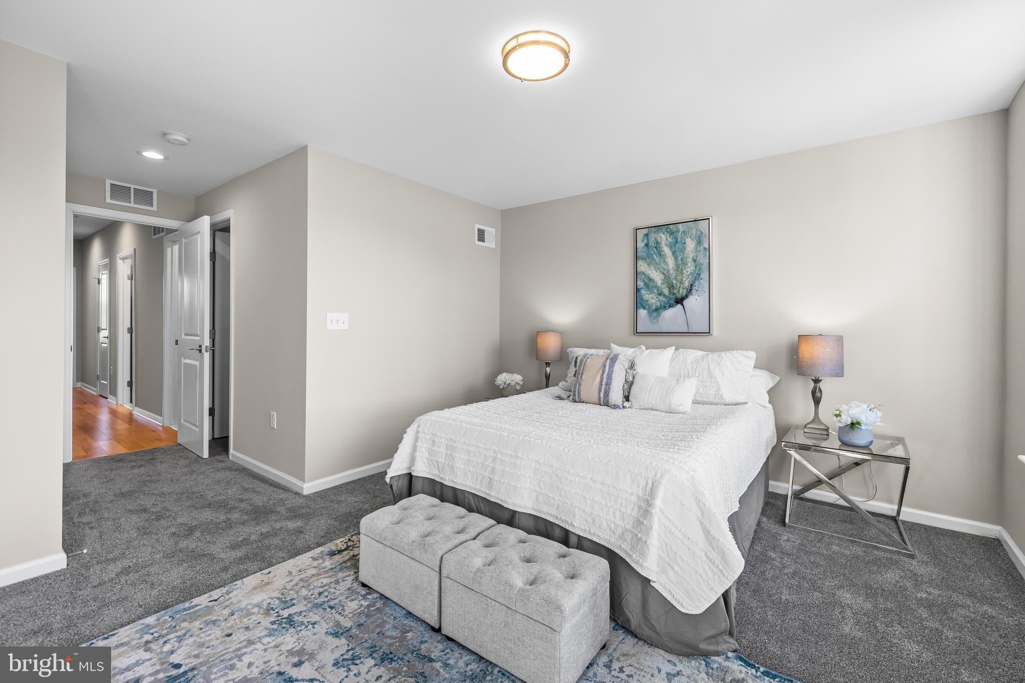 JOHNSTON SQUARE - Residential