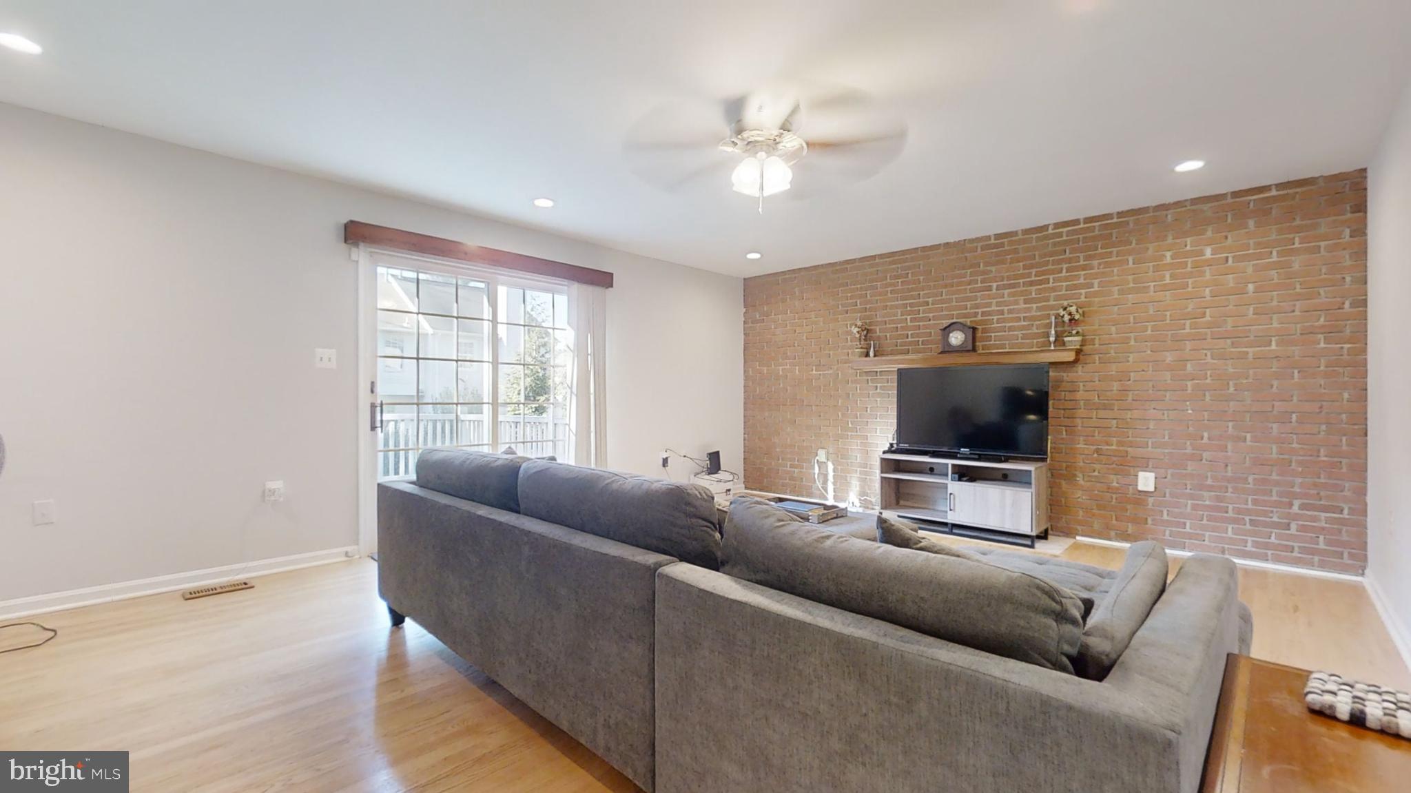 POTOMAC CROSSING - Residential