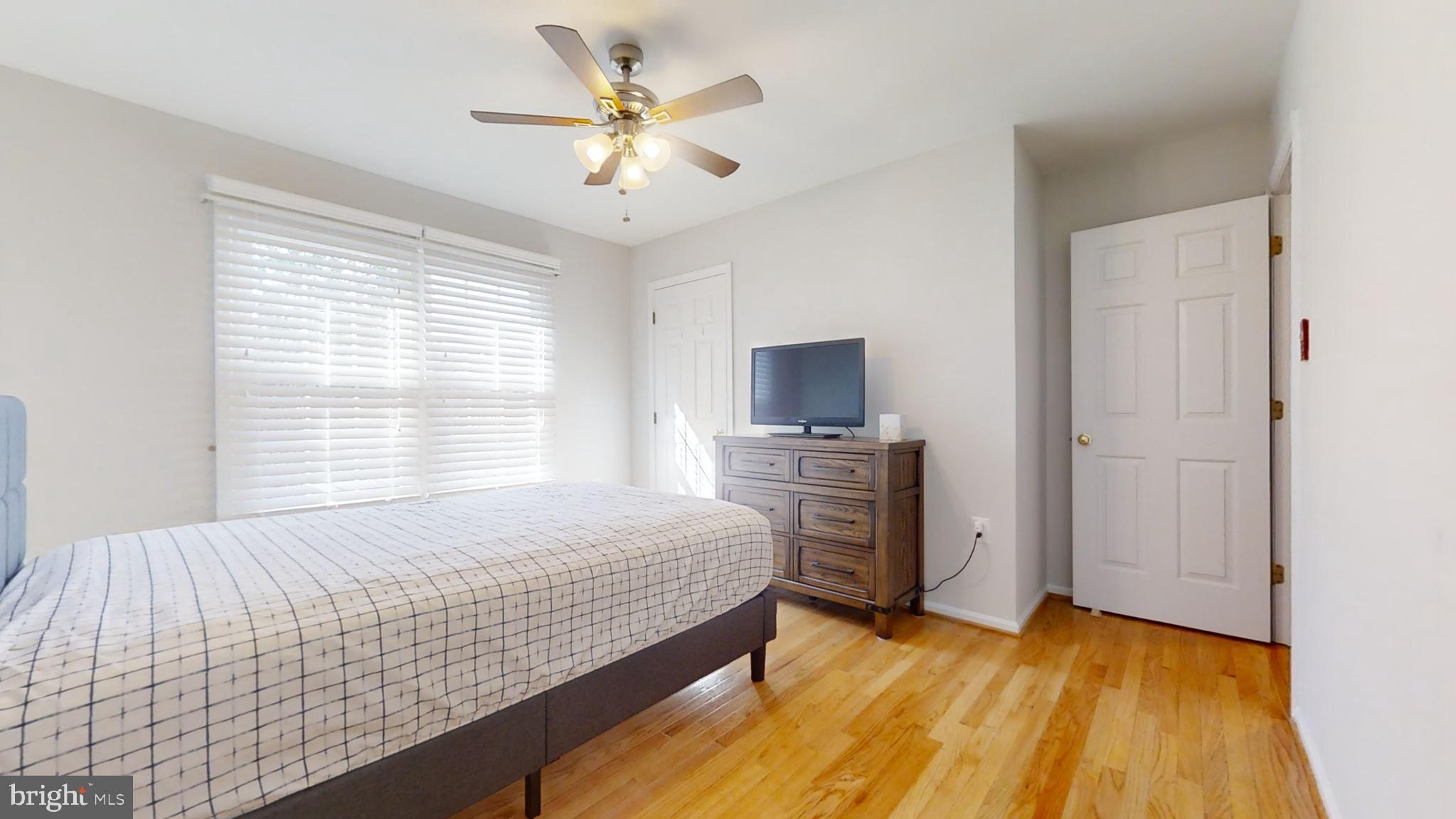 POTOMAC CROSSING - Residential