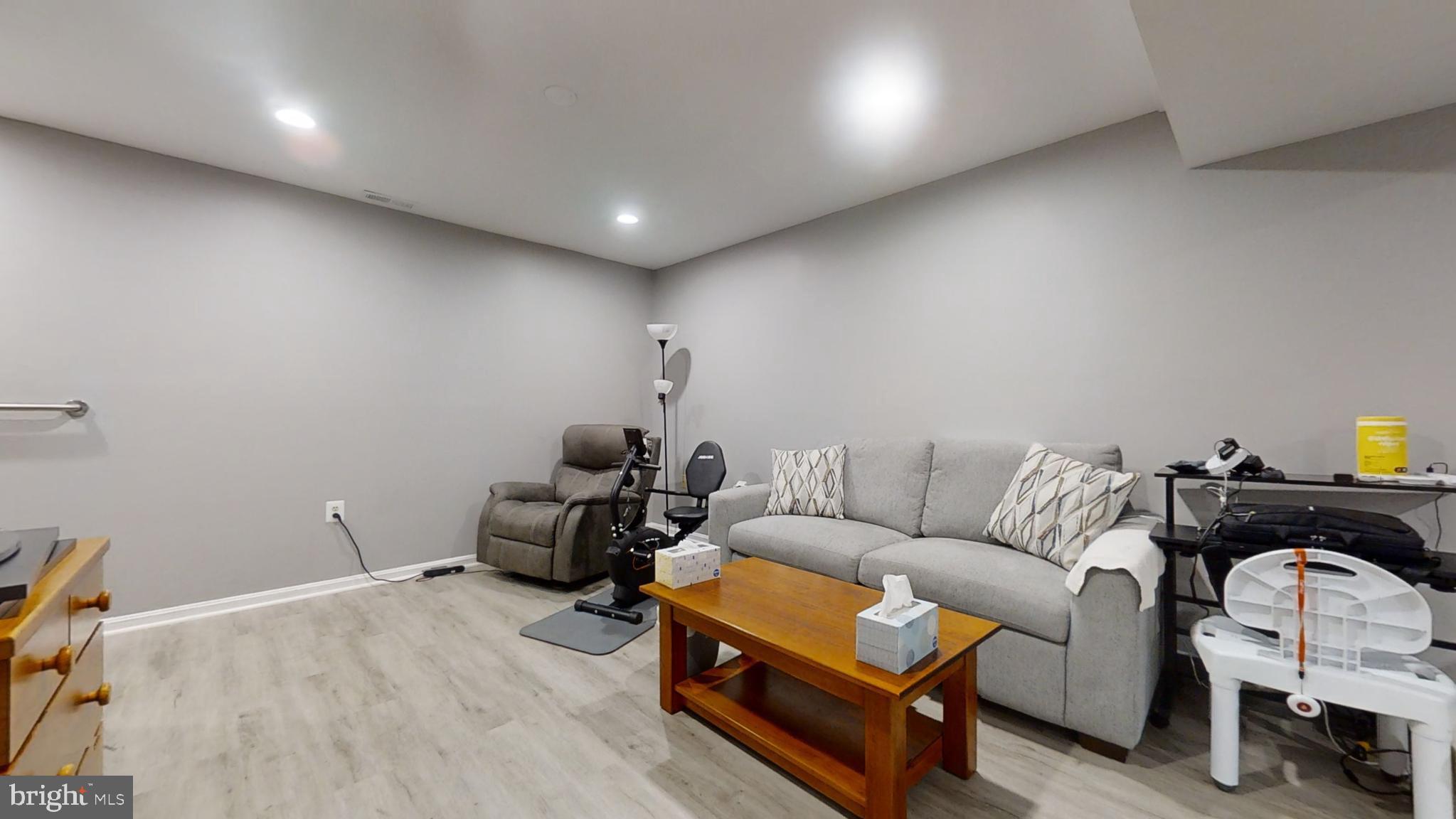 POTOMAC CROSSING - Residential