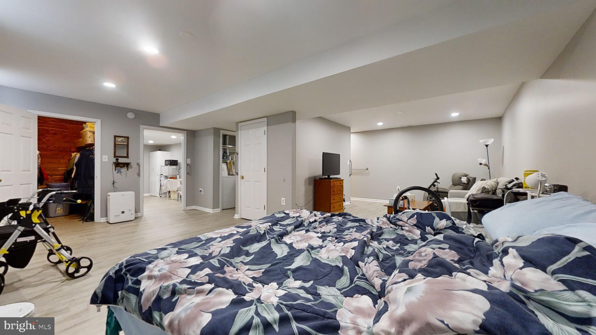 POTOMAC CROSSING - Residential