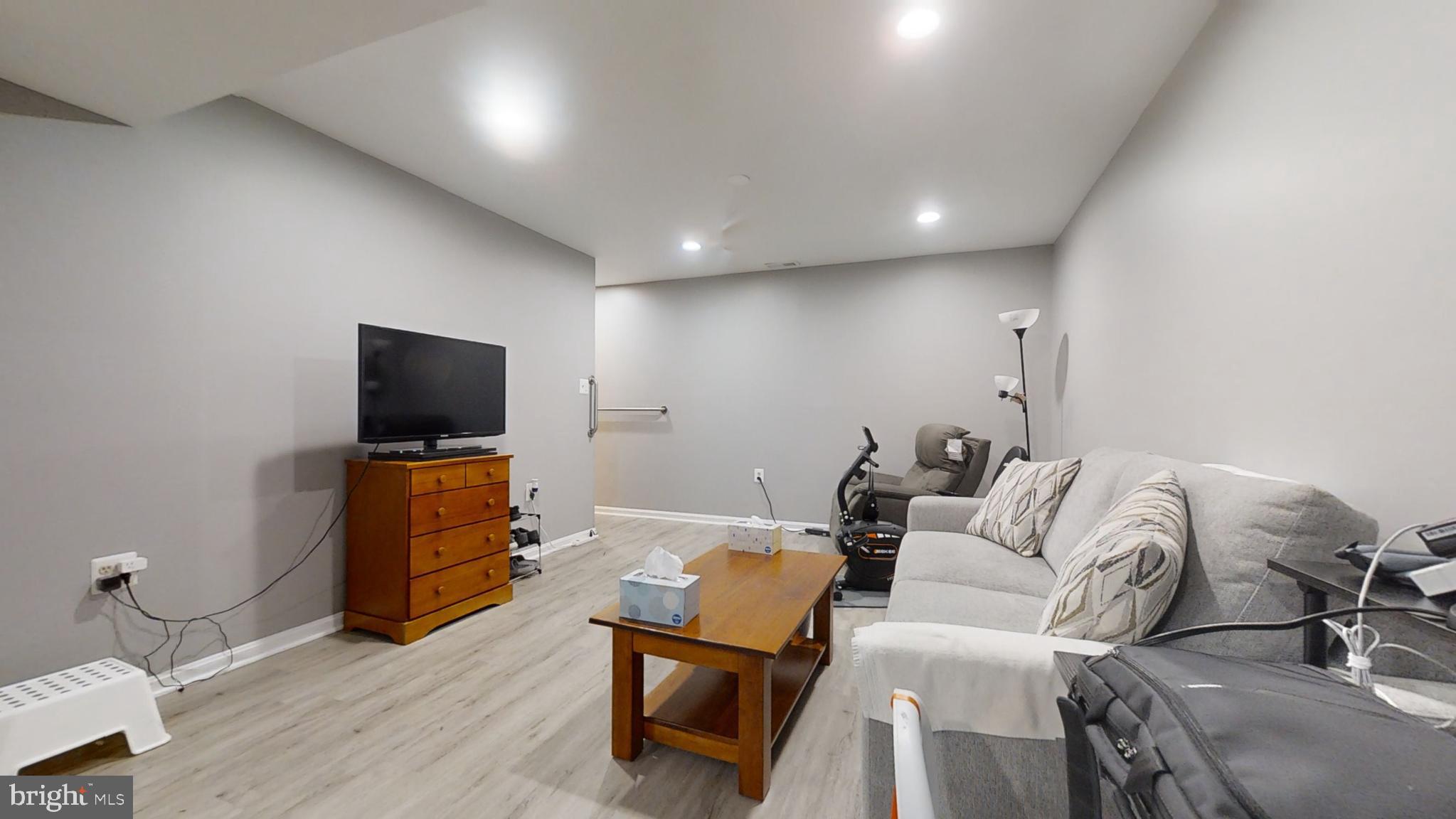 POTOMAC CROSSING - Residential