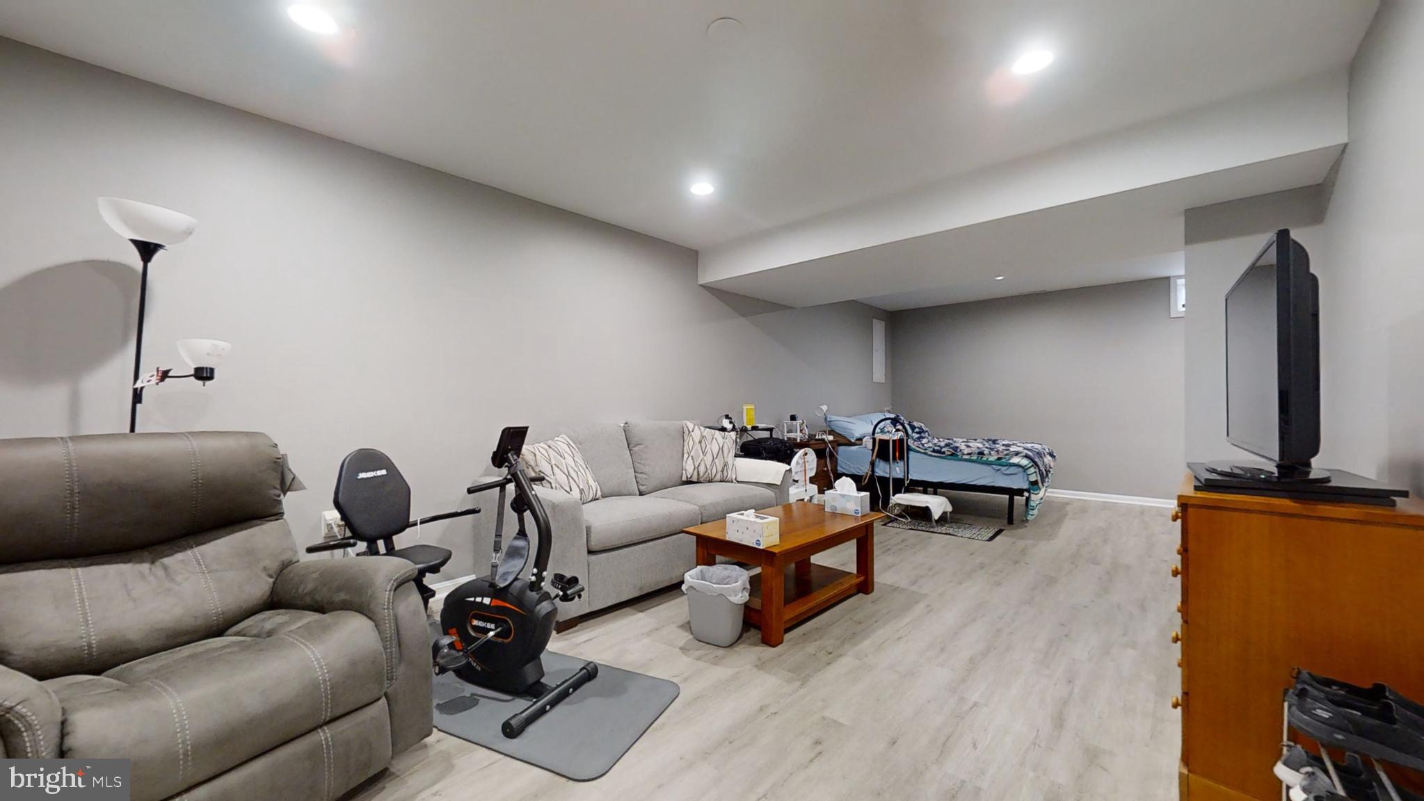 POTOMAC CROSSING - Residential