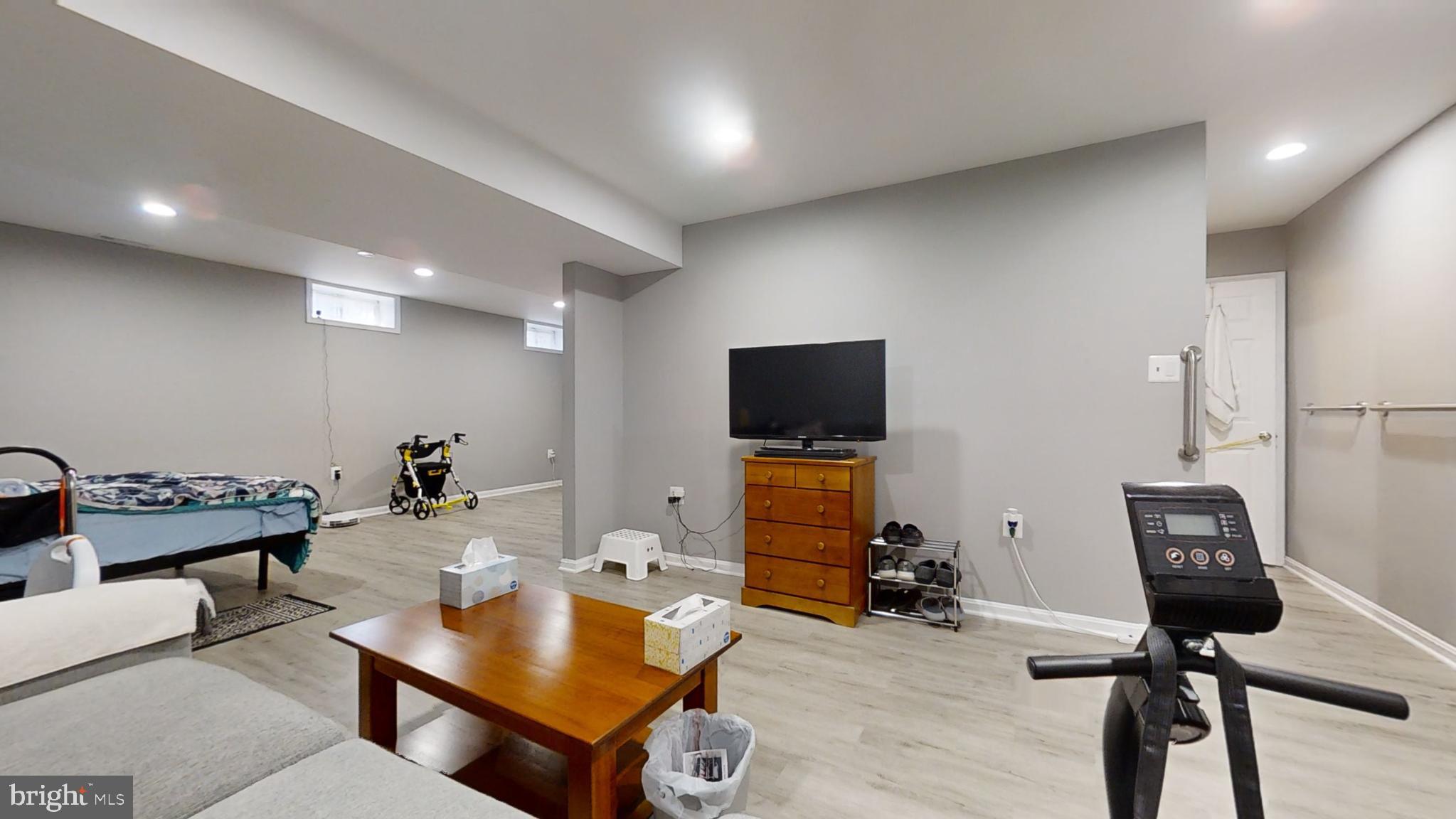 POTOMAC CROSSING - Residential