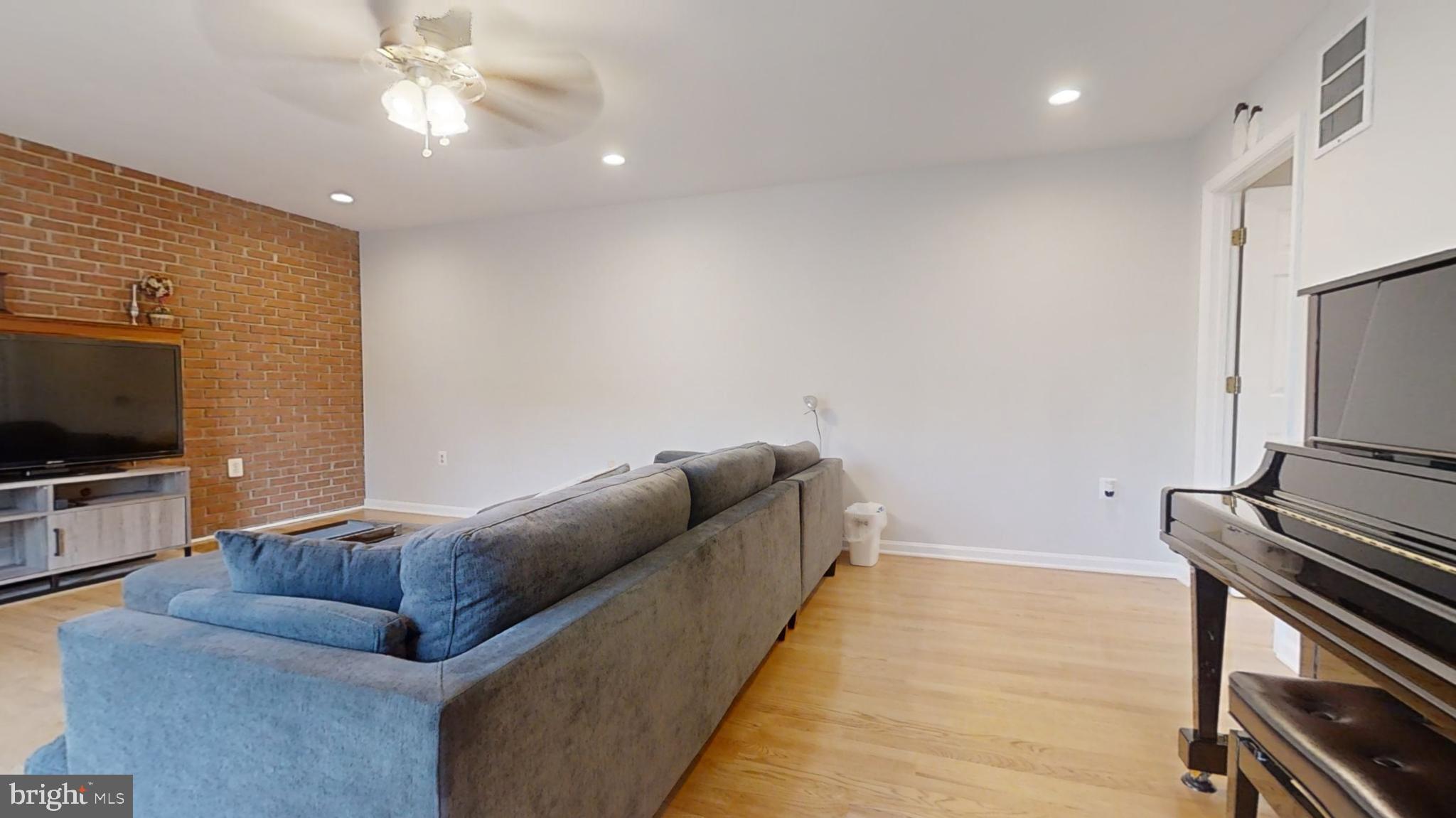 POTOMAC CROSSING - Residential