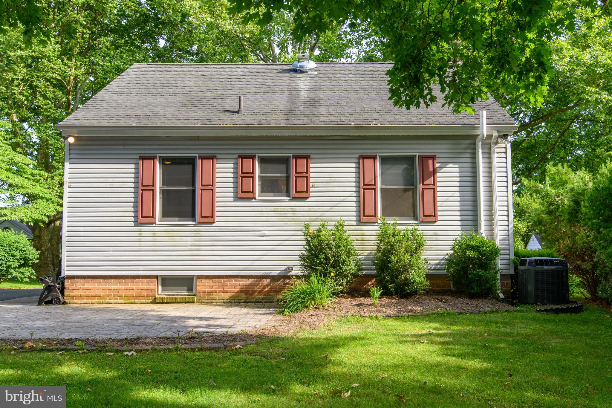 3205 CAMBRIDGE CIRCLE