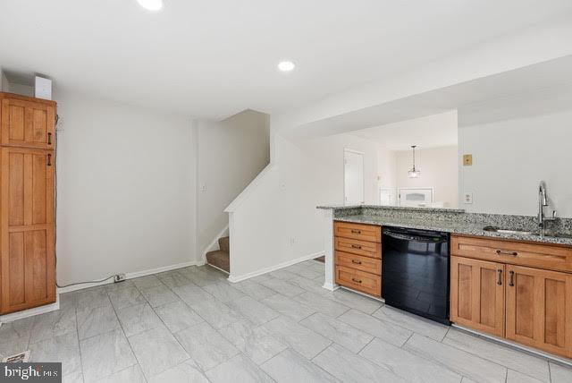 WAYSIDE VILLAGE - Residential Lease