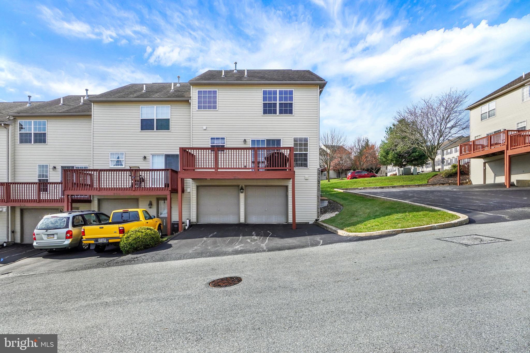 HUNT CLUB CONDOS - Residential